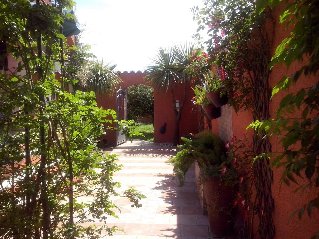 Bed and Breakfast La Gentoliere Pollestres Экстерьер фото